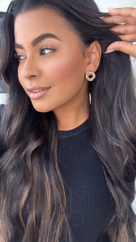 brinco redondo prata detalhes entrelaçados