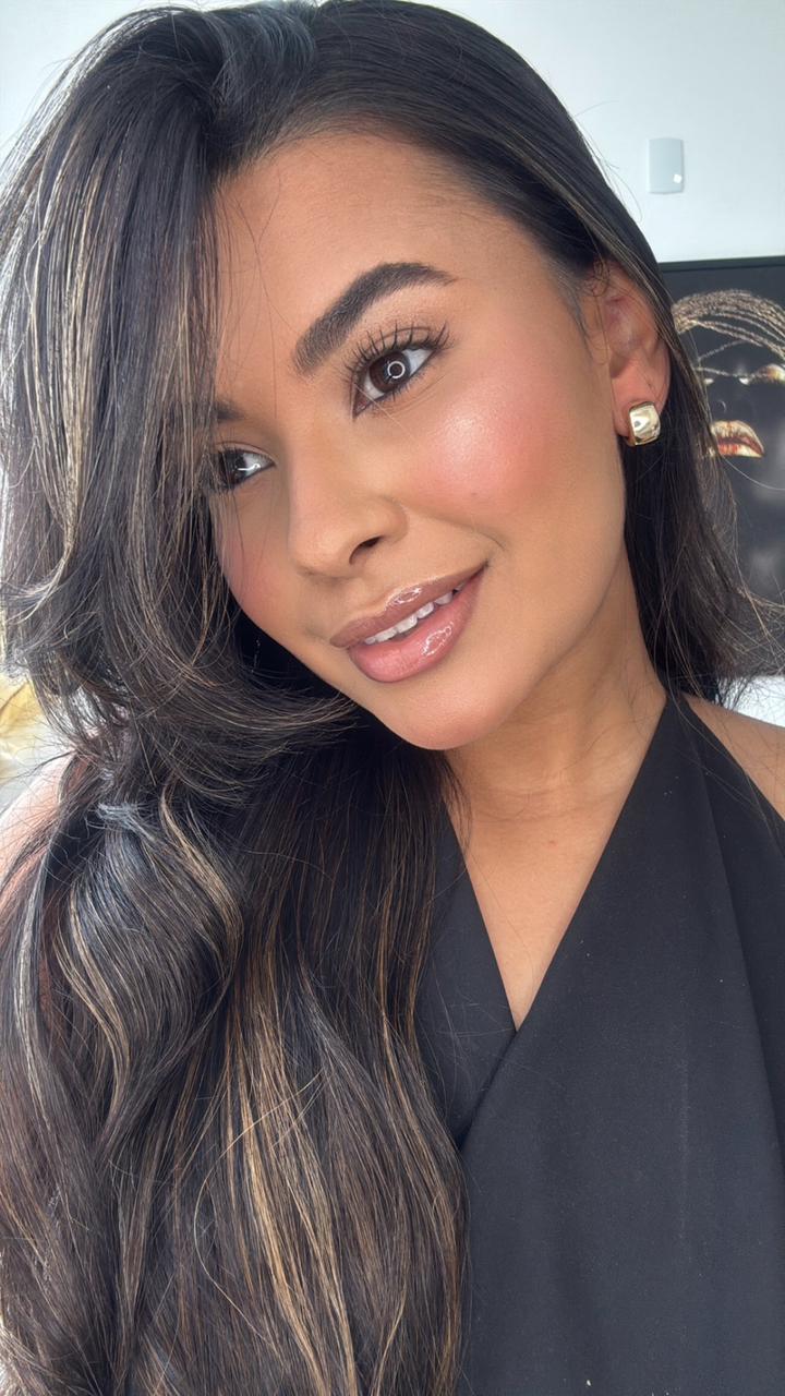 brinco dourado minimalista arredondado