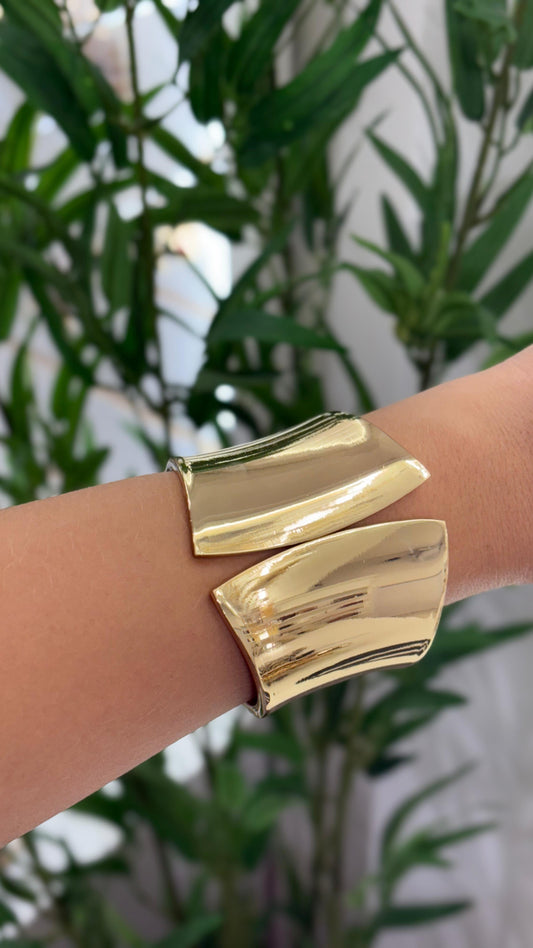 bracelete assimétrico dourado