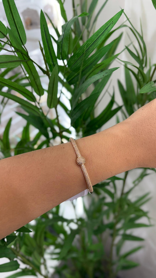 bracelete dourado bolinha com stress