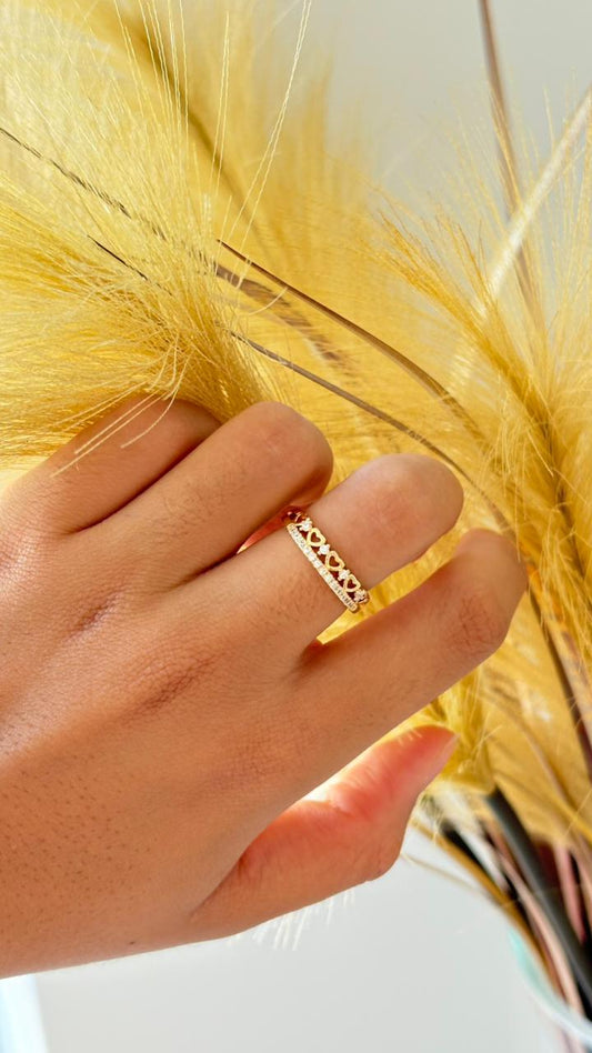 anel dourado com mix de coração