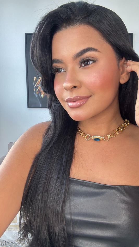 colar dourado pedra azul central